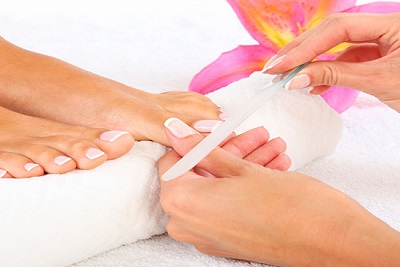 Spa pedikir ( estetski pedikir+maska i masaža stopala) + poklon iznenandjenja .